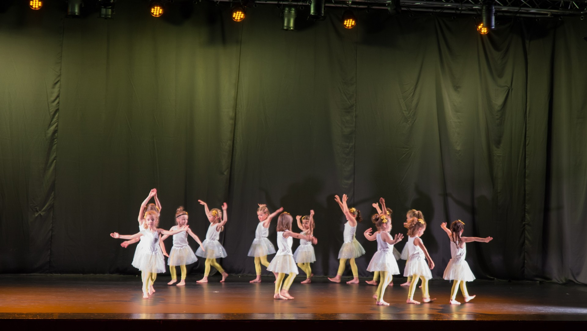 SPECTACLE DANSE SALLE DES FETES